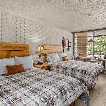 Stonegate Lodge 2 Queen Beds Wifi Tv Salt Water Pool Fire Pits #303 Eureka Springs Zewnętrze zdjęcie