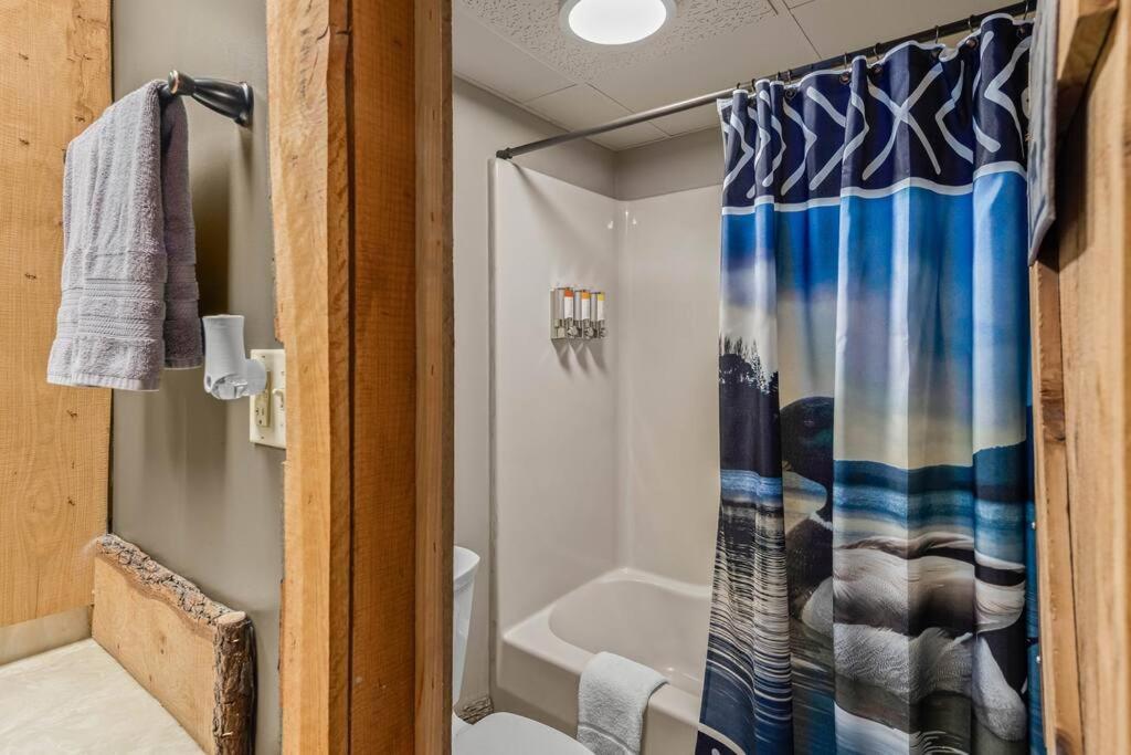 Stonegate Lodge 2 Queen Beds Wifi Tv Salt Water Pool Fire Pits #303 Eureka Springs Zewnętrze zdjęcie