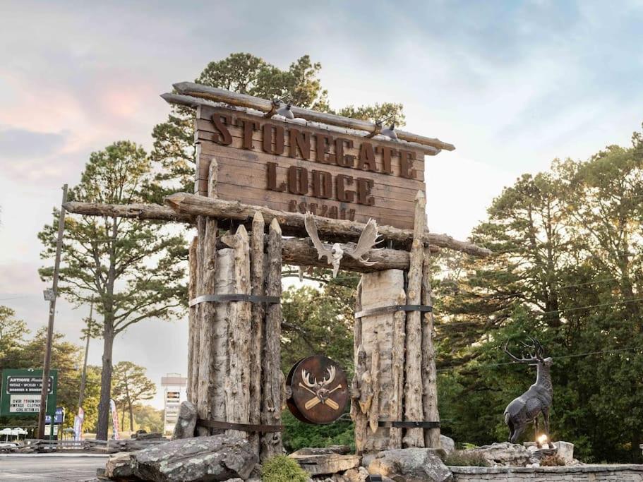 Stonegate Lodge 2 Queen Beds Wifi Tv Salt Water Pool Fire Pits #303 Eureka Springs Zewnętrze zdjęcie